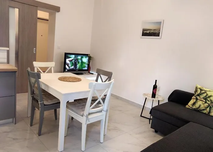 Joia Near Bacvice With Balcony & Parking *