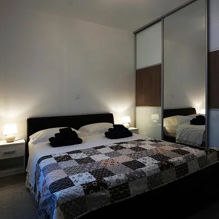 Deluxe Joia With Balcony On The Bacvice, Free Parking, Old Town, Near Ferry Port * Split