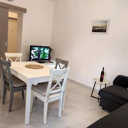 Deluxe Apartment Joia With Balcony Near Old Town And Bacvice Beach *